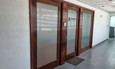 Plaza Delphi, oficinas de lujo amuebladas 100 mts2 2 baños