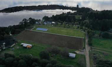 Espectacular parcela con acceso al lago