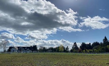 Espectacular parcela con acceso al lago