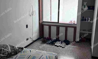 Vendo Apto 3er. piso en Edificio con parqueadero Hospital Pablo Tobon Uribe