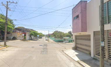 CASA EN VENTA en Benito Juárez Nte, Veracruz – Zona con demanda constante y plusvalía. Recuperación Hipotecaria.