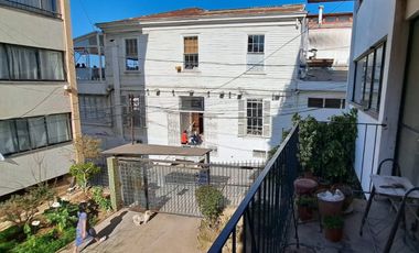 FyC arrienda departamento con gasto común incluido en Cerro Concepción, muy cerca del reloj Turri, Valparaíso
