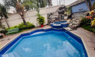 Samborondon, Renta de Hermosa Casa con 4 Dormitorios.