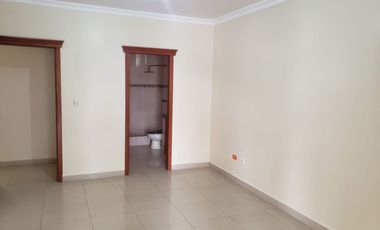 Samborondon, Renta de Hermosa Casa con 4 Dormitorios.