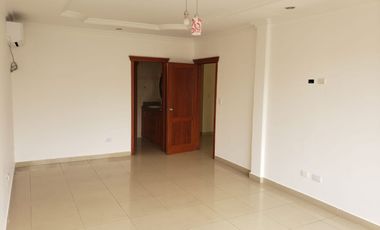 Samborondon, Renta de Hermosa Casa con 4 Dormitorios.