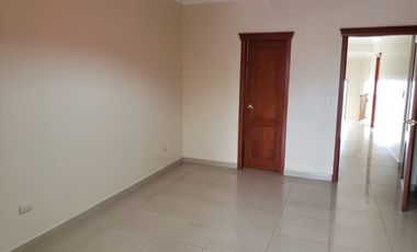 Samborondon, Renta de Hermosa Casa con 4 Dormitorios.