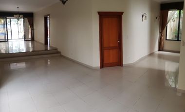 Samborondon, Renta de Hermosa Casa con 4 Dormitorios.