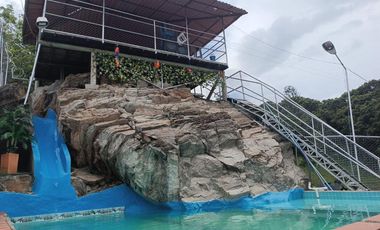 VENTA DE CASA FINCA CON CASCADA EN BARBOSA ANTIOQUIA.