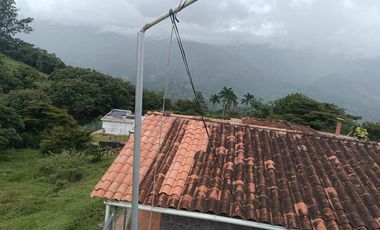 VENTA DE CASA FINCA CON CASCADA EN BARBOSA ANTIOQUIA.