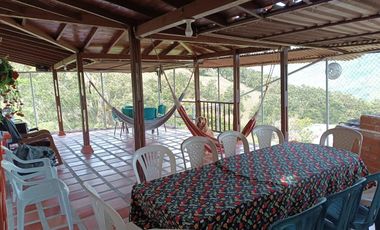 VENTA DE CASA FINCA CON CASCADA EN BARBOSA ANTIOQUIA.