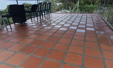 VENTA DE CASA FINCA CON CASCADA EN BARBOSA ANTIOQUIA.