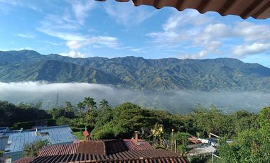 VENTA DE CASA FINCA CON CASCADA EN BARBOSA ANTIOQUIA.