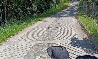 VENTA DE CASA FINCA CON CASCADA EN BARBOSA ANTIOQUIA.