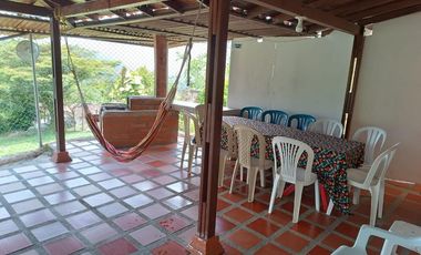 VENTA DE CASA FINCA CON CASCADA EN BARBOSA ANTIOQUIA.