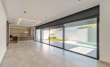 VENTA DE CASA EN JIUTEPEC MORELOS CON ALBERCA Y VIGILANCIA