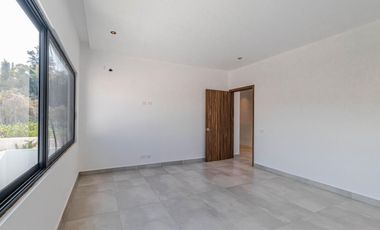 VENTA DE CASA EN JIUTEPEC MORELOS CON ALBERCA Y VIGILANCIA