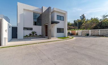 VENTA DE CASA EN JIUTEPEC MORELOS CON ALBERCA Y VIGILANCIA