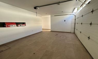VENTA DE CASA EN EL FRACCIONAMIENTO MOLINO DE SANTO DOMINGO EN PUEBLA, TRES RECAMARAS CON BAÑO CADA UNA.