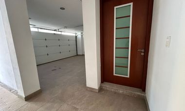 VENTA DE CASA EN EL FRACCIONAMIENTO MOLINO DE SANTO DOMINGO EN PUEBLA, TRES RECAMARAS CON BAÑO CADA UNA.