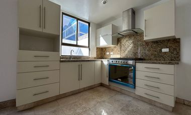 VENTA DE CASA EN EL FRACCIONAMIENTO MOLINO DE SANTO DOMINGO EN PUEBLA, TRES RECAMARAS CON BAÑO CADA UNA.