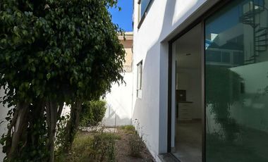 VENTA DE CASA EN EL FRACCIONAMIENTO MOLINO DE SANTO DOMINGO EN PUEBLA, TRES RECAMARAS CON BAÑO CADA UNA.