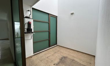 VENTA DE CASA EN EL FRACCIONAMIENTO MOLINO DE SANTO DOMINGO EN PUEBLA, TRES RECAMARAS CON BAÑO CADA UNA.