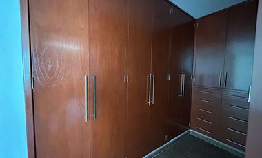 VENTA DE CASA EN EL FRACCIONAMIENTO MOLINO DE SANTO DOMINGO EN PUEBLA, TRES RECAMARAS CON BAÑO CADA UNA.