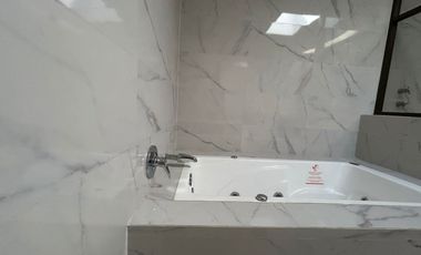 VENTA DE CASA EN EL FRACCIONAMIENTO MOLINO DE SANTO DOMINGO EN PUEBLA, TRES RECAMARAS CON BAÑO CADA UNA.