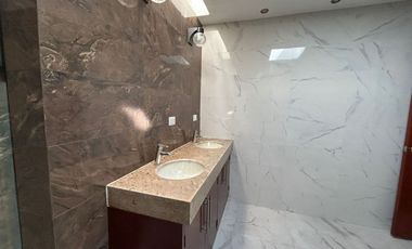 VENTA DE CASA EN EL FRACCIONAMIENTO MOLINO DE SANTO DOMINGO EN PUEBLA, TRES RECAMARAS CON BAÑO CADA UNA.