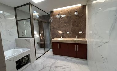 VENTA DE CASA EN EL FRACCIONAMIENTO MOLINO DE SANTO DOMINGO EN PUEBLA, TRES RECAMARAS CON BAÑO CADA UNA.