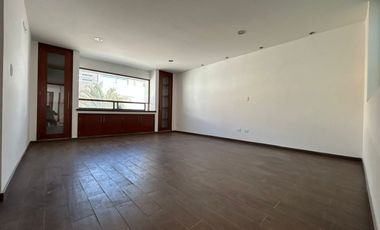 VENTA DE CASA EN EL FRACCIONAMIENTO MOLINO DE SANTO DOMINGO EN PUEBLA, TRES RECAMARAS CON BAÑO CADA UNA.