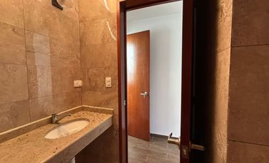 VENTA DE CASA EN EL FRACCIONAMIENTO MOLINO DE SANTO DOMINGO EN PUEBLA, TRES RECAMARAS CON BAÑO CADA UNA.