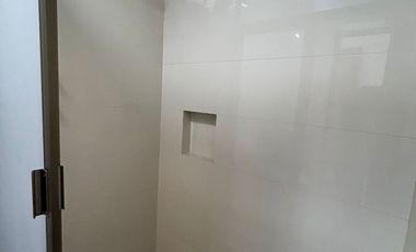 VENTA DE CASA EN EL FRACCIONAMIENTO MOLINO DE SANTO DOMINGO EN PUEBLA, TRES RECAMARAS CON BAÑO CADA UNA.