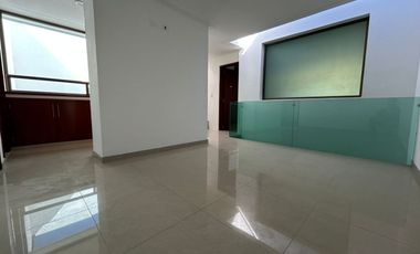 VENTA DE CASA EN EL FRACCIONAMIENTO MOLINO DE SANTO DOMINGO EN PUEBLA, TRES RECAMARAS CON BAÑO CADA UNA.