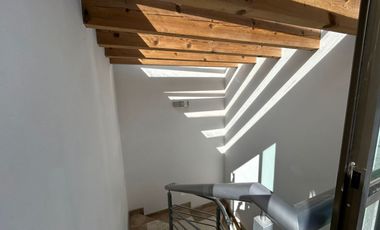 VENTA DE CASA EN EL FRACCIONAMIENTO MOLINO DE SANTO DOMINGO EN PUEBLA, TRES RECAMARAS CON BAÑO CADA UNA.