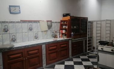 SE VENDE  CASA CALCA  CON NEGOCIO EN FUNCIONAMIENTO.