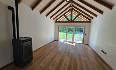 Arriendo Exclusiva Casa en Loteo Alto Río – Naturaleza, Seguridad y Conectividad