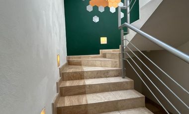 VENTA DE CASA EN EL FRACCIONAMIENTO MOLINO DE SANTO DOMINGO EN PUEBLA, CUATRO RECAMARAS CON BAÑO CADA UNA UNA EN PLANTA BAJA Y CUARTO DE SERVICIO.