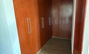 VENTA DE CASA EN EL FRACCIONAMIENTO MOLINO DE SANTO DOMINGO EN PUEBLA, CUATRO RECAMARAS CON BAÑO CADA UNA UNA EN PLANTA BAJA Y CUARTO DE SERVICIO.
