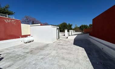 VENTA DE CASA EN EL FRACCIONAMIENTO MOLINO DE SANTO DOMINGO EN PUEBLA, CUATRO RECAMARAS CON BAÑO CADA UNA UNA EN PLANTA BAJA Y CUARTO DE SERVICIO.