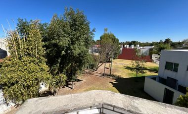 VENTA DE CASA EN EL FRACCIONAMIENTO MOLINO DE SANTO DOMINGO EN PUEBLA, CUATRO RECAMARAS CON BAÑO CADA UNA UNA EN PLANTA BAJA Y CUARTO DE SERVICIO.