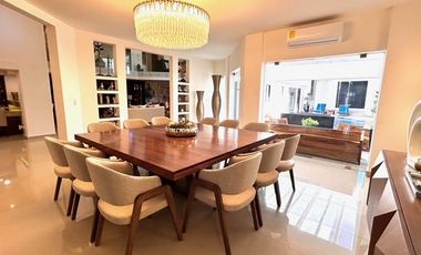 RESIDENCIA DE LUJO TOTALMENTE AMUEBLADA CON ALBERCA, GIMNASIO Y 5 RECAMARAS, COLONIA PITIC.