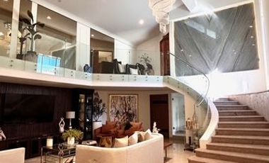 RESIDENCIA DE LUJO TOTALMENTE AMUEBLADA CON ALBERCA, GIMNASIO Y 5 RECAMARAS, COLONIA PITIC.