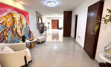 RESIDENCIA DE LUJO TOTALMENTE AMUEBLADA CON ALBERCA, GIMNASIO Y 5 RECAMARAS, COLONIA PITIC.