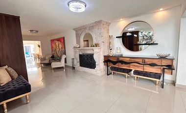 RESIDENCIA DE LUJO TOTALMENTE AMUEBLADA CON ALBERCA, GIMNASIO Y 5 RECAMARAS, COLONIA PITIC.