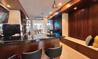 RESIDENCIA DE LUJO TOTALMENTE AMUEBLADA CON ALBERCA, GIMNASIO Y 5 RECAMARAS, COLONIA PITIC.