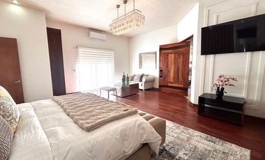 RESIDENCIA DE LUJO TOTALMENTE AMUEBLADA CON ALBERCA, GIMNASIO Y 5 RECAMARAS, COLONIA PITIC.