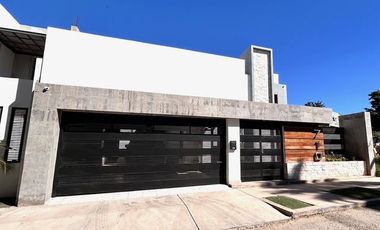 RESIDENCIA DE LUJO TOTALMENTE AMUEBLADA CON ALBERCA, GIMNASIO Y 5 RECAMARAS, COLONIA PITIC.