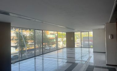 Local comercial en renta sobre avenida Juarez