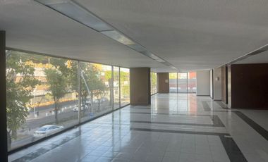 Local comercial en renta sobre avenida Juarez